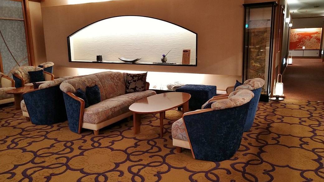 フロントロビー / 3