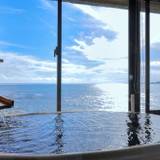 海を眺める客室露天で
家族だけの温泉タイム / 1