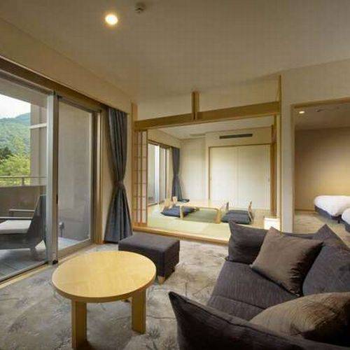 ゆとりある客室で
ほっとひと息 / 2