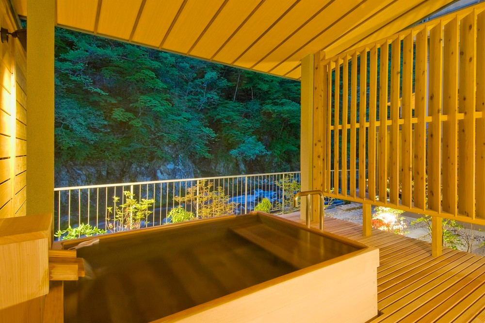 目の前には清流！塩原温泉郷の渓流沿いに佇む温泉宿3927269