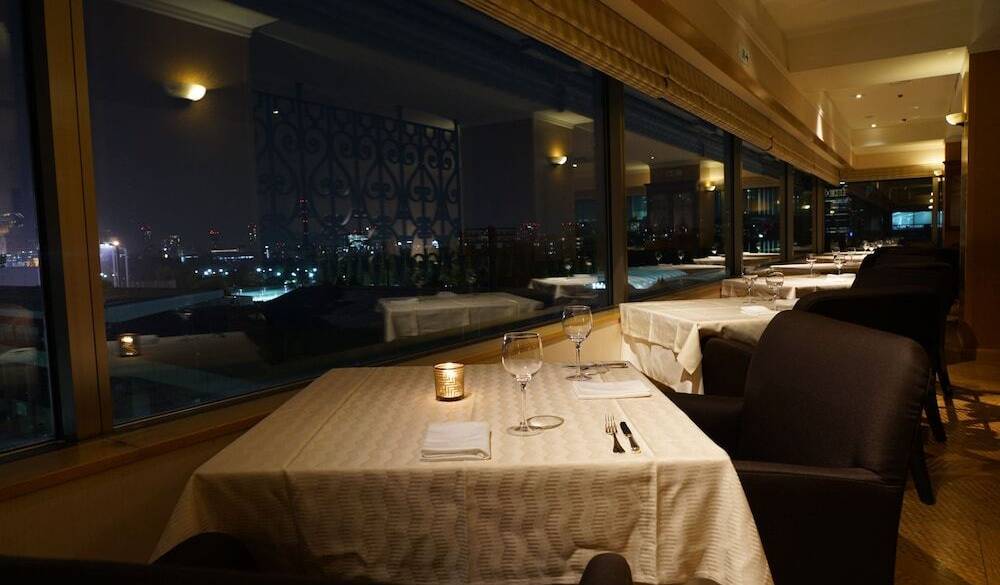 旅を彩る
充実のレストラン / 5