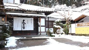 施設の入り口 / 29