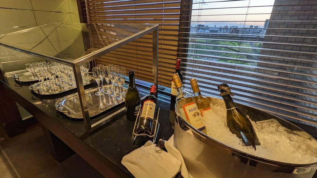 クラブラウンジで
優雅な大人の時間 / 1