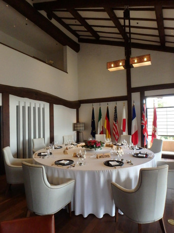 昼はカフェ、夜はバー。ワーキングランチの会場になった「リアン」1302458