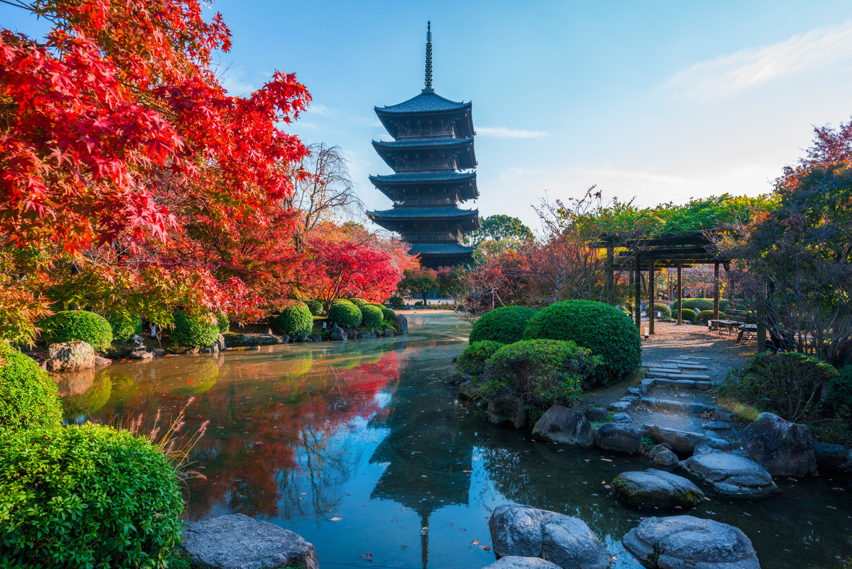五重塔と紅葉