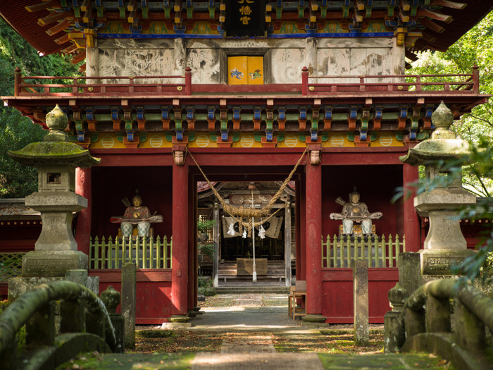 10霊場の一つ「那須神社」。苔むした石橋や灯籠に、不思議と気持ちが静まります