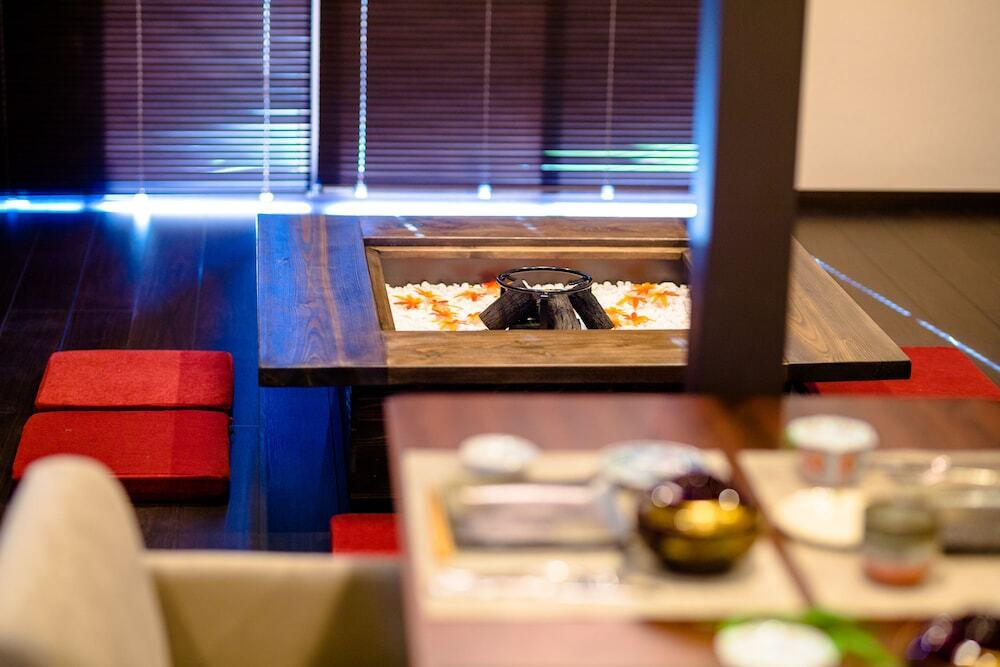 客室内のダイニングエリア