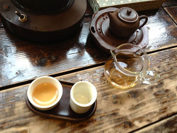 「梅舎茶館」ドリンク 884769 茶器も販売されています