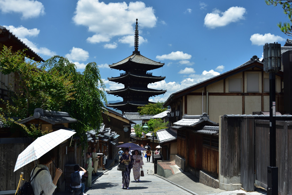 京都　初冬の八坂の塔（法観寺）　　　