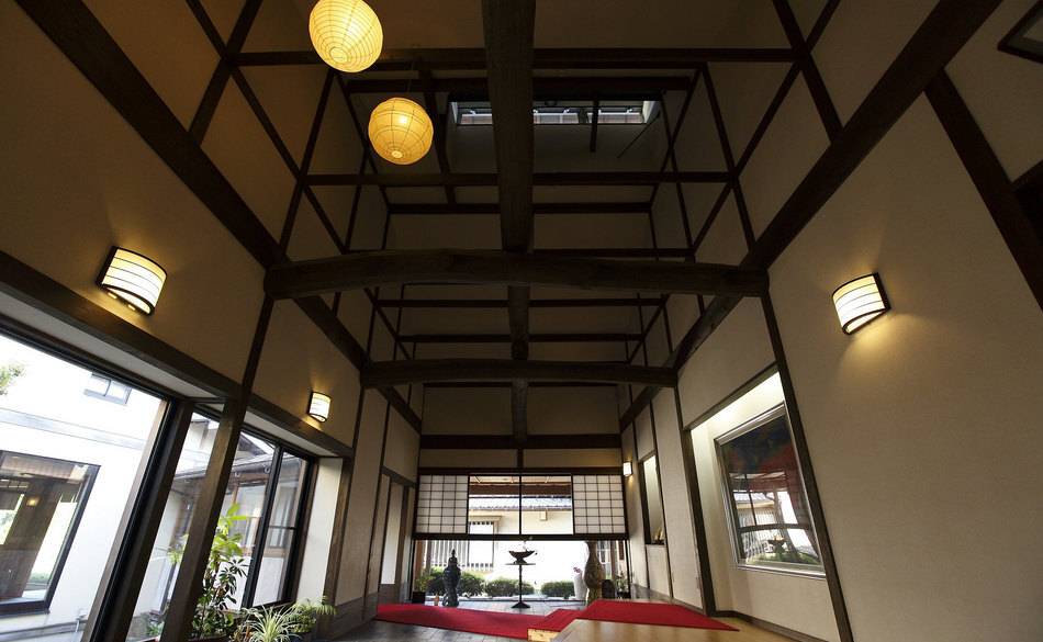 和風建築で趣のある館内 / 1