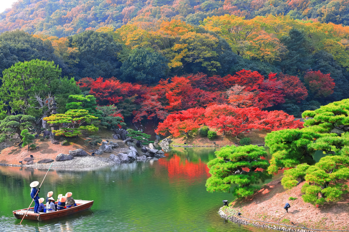 【香川県】栗林公園の紅葉と和船（楓岸と楓嶼）