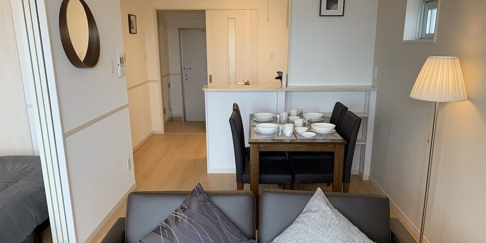 客室内のダイニングエリア