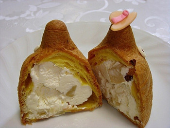 「白髭のシュークリーム工房」料理 1063245 ピーチクリームの断面ですｗ