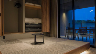 [E] 2クイーンベッド＋小上り / ペット不可 ～5名 禁煙