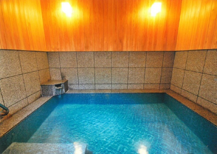 バス利用の草津ひとり旅ならここ4248149