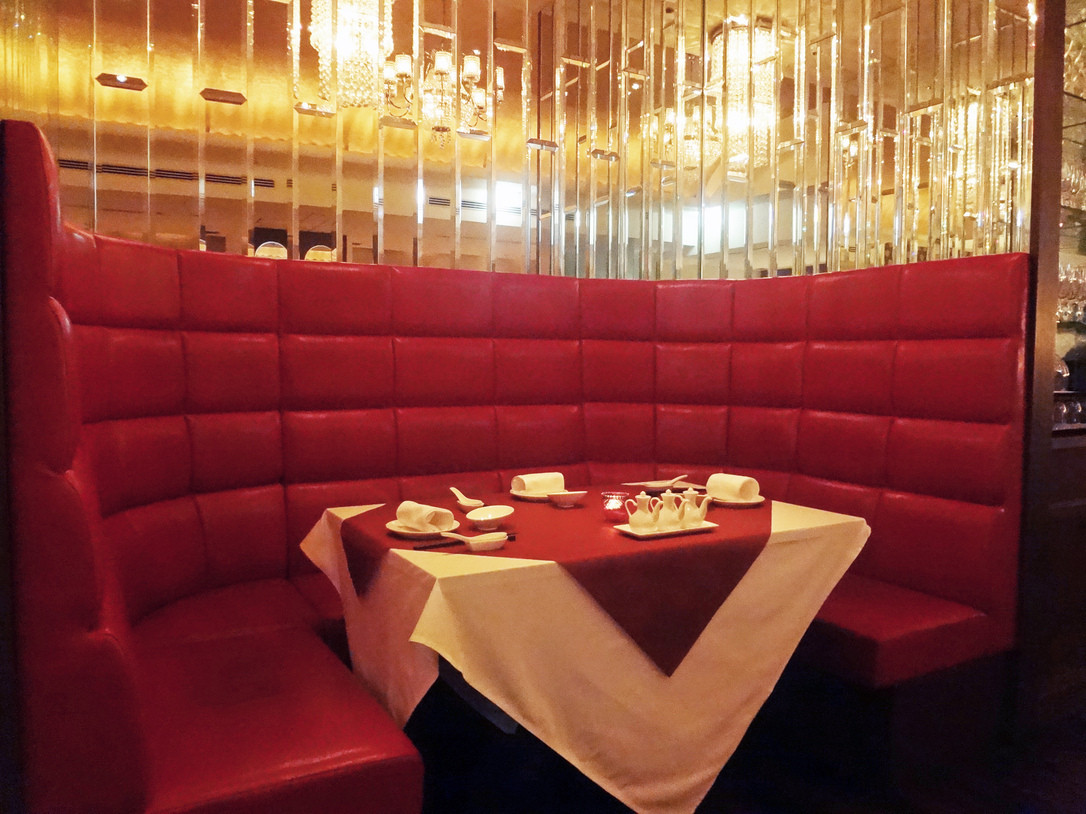「ジョーズ シャンハイ ニューヨーク 銀座店」内観 36417 イメージ・カラーは赤で〜♬
