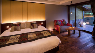 [102]露天風呂付キングサイズベッドルーム/33平米(禁煙)　:食事処