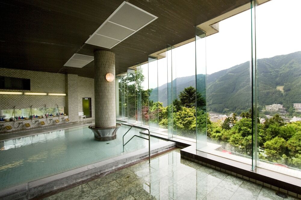 有形文化財の格式高い館内に圧倒される。昭和6年創業のお宿3567554