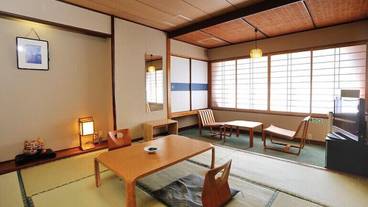 客室内のダイニングエリア / 12