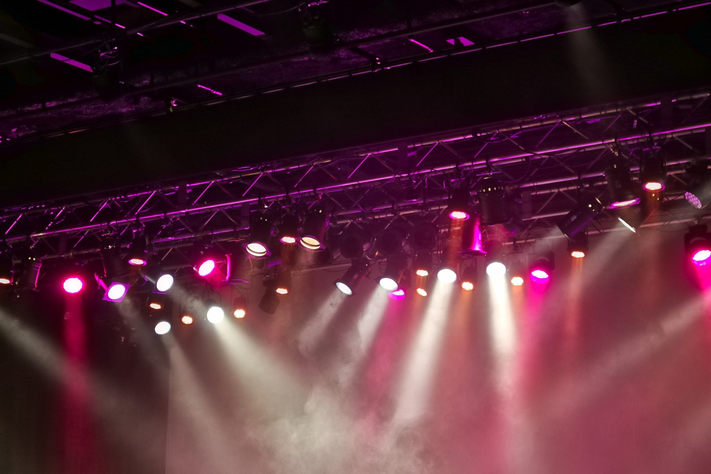 ステージライト　赤系　交錯