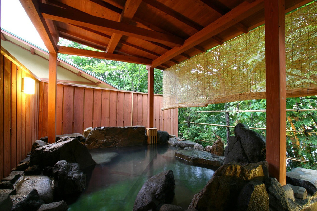 離れの湯屋「森乃湯」露天風呂