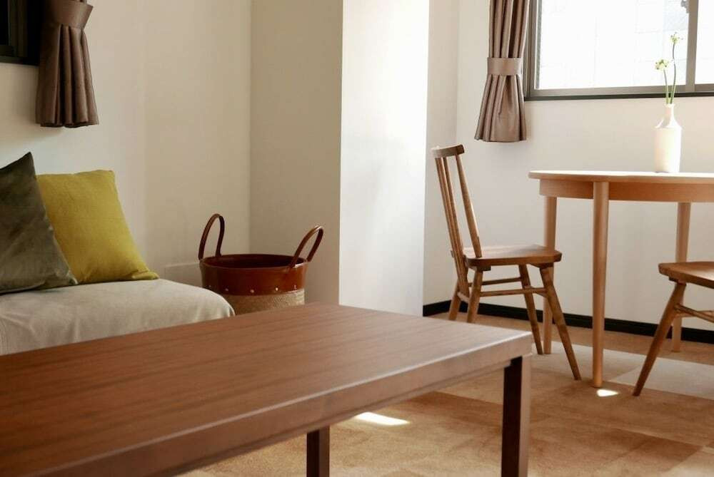 客室内のダイニングエリア