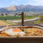 広大な自然を堪能しながらホッと一息。阿蘇のおすすめ絶景カフェ8選
