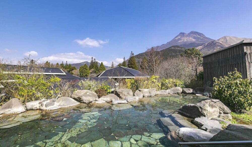 天心の大湯 岩露天風呂 / 1