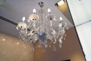 入口にあるシャンデリアが華やか♪