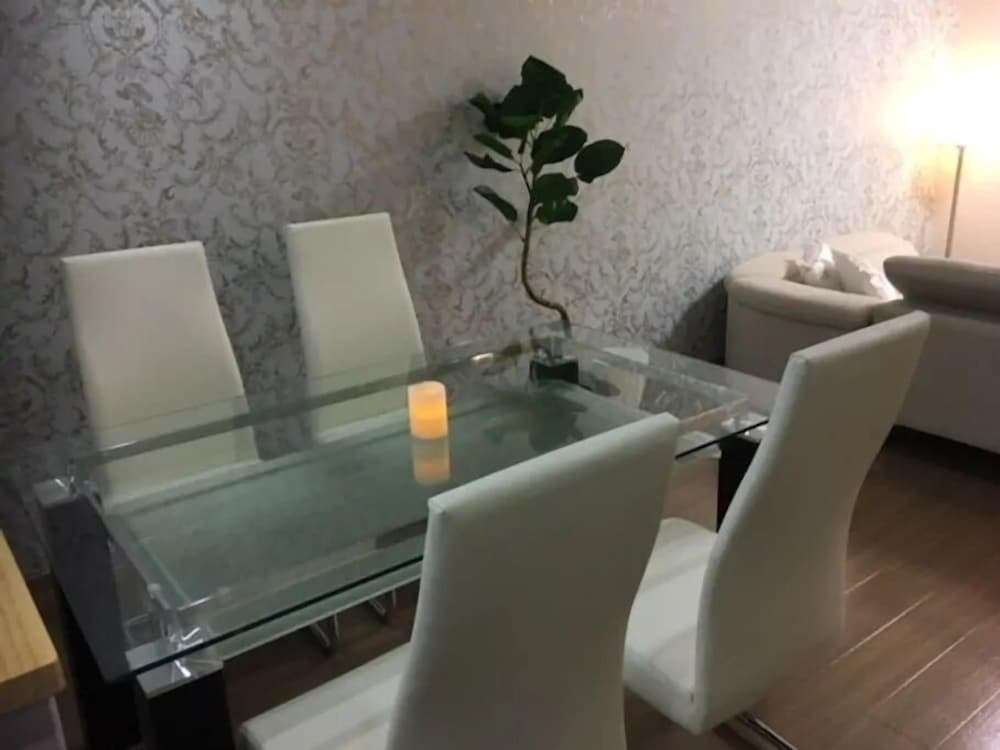 客室内のダイニングエリア