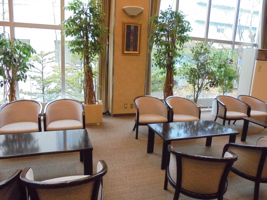 ラウンジ（朝）　夜遅くに先生がミーティング　お疲れさまでした