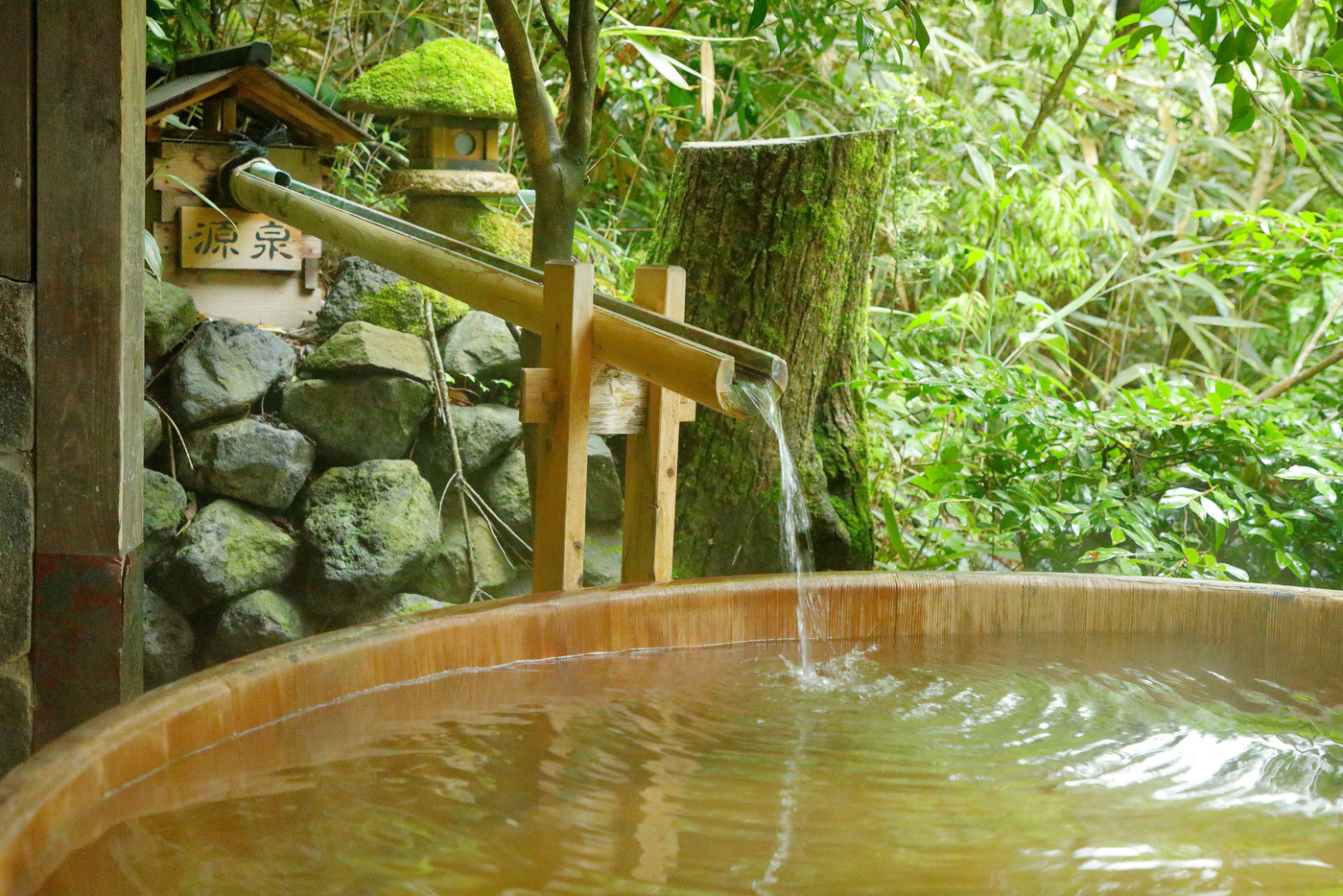 箱根湯本温泉源泉かけ流しの露天風呂　神奈川県箱根湯本