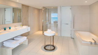 ジュニア スイート ダブルベッド 2 台 オーシャンフロント