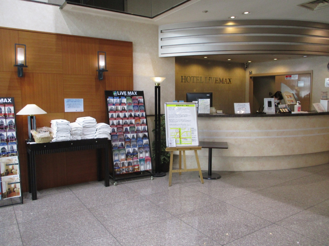 ロビーもレトロ。支払いも有人対応。