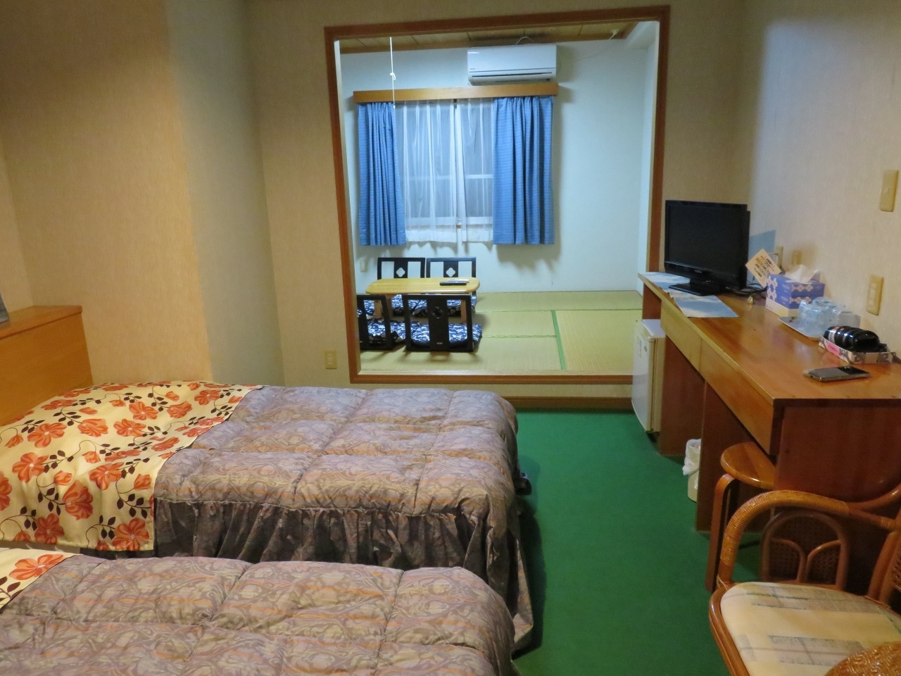 島の居酒屋風食堂で本格地元グルメをアットホームに堪能♪4024583