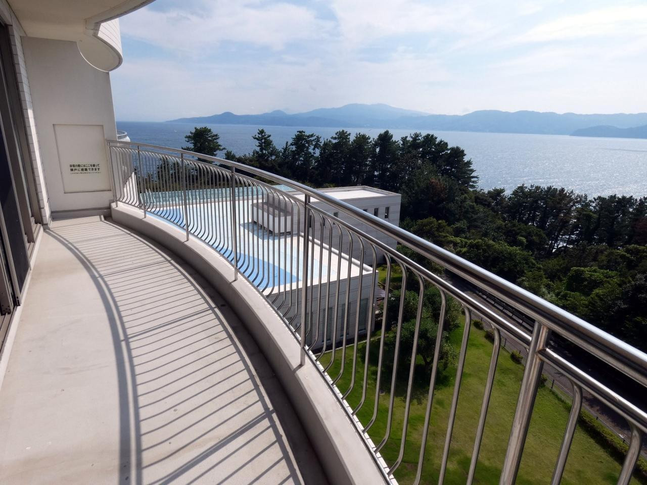 会員制ホテルでラグジュアリーなひと時を過ごす4055260