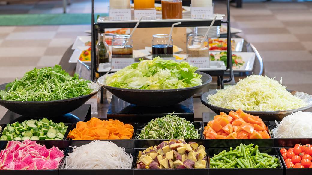 夕食は群馬食材を
ビュッフェで味わう / 1