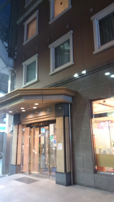 兵庫町のアーケードの入口すぐ横にあり、好立地です。