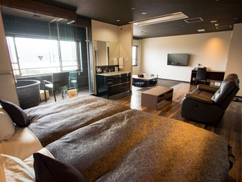 日本海まで歩いてすぐ。潮風を感じながら露天風呂に浸かる3482082