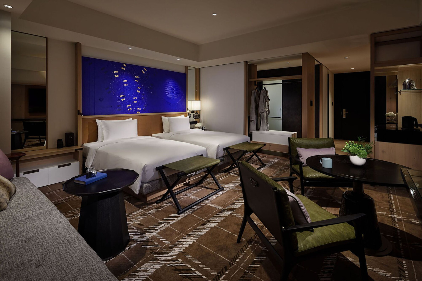 駅近でアクセス抜群！食後は最上階のバーでおしゃべりも3381442