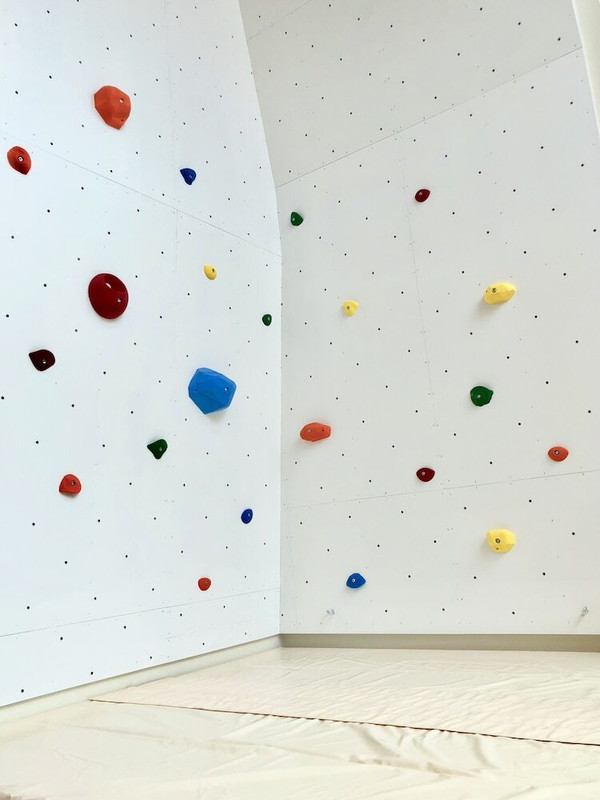 ロッククライミング用の壁 - 屋内