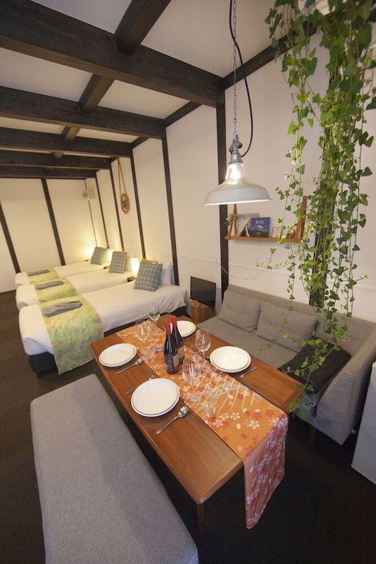 客室内のダイニングエリア