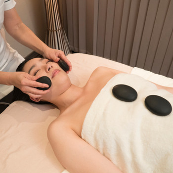 畳敷きの露天風呂で疲れを癒して3713667