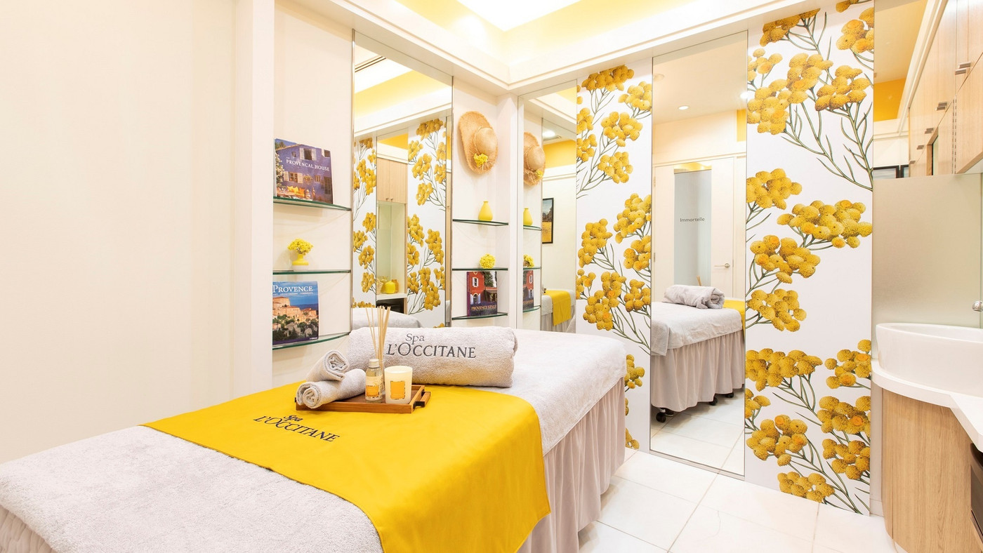 夜景を眺めながらロマンティックにルームサービスを堪能3465276