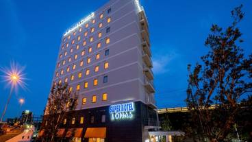 施設の正面 (日没後) / 2