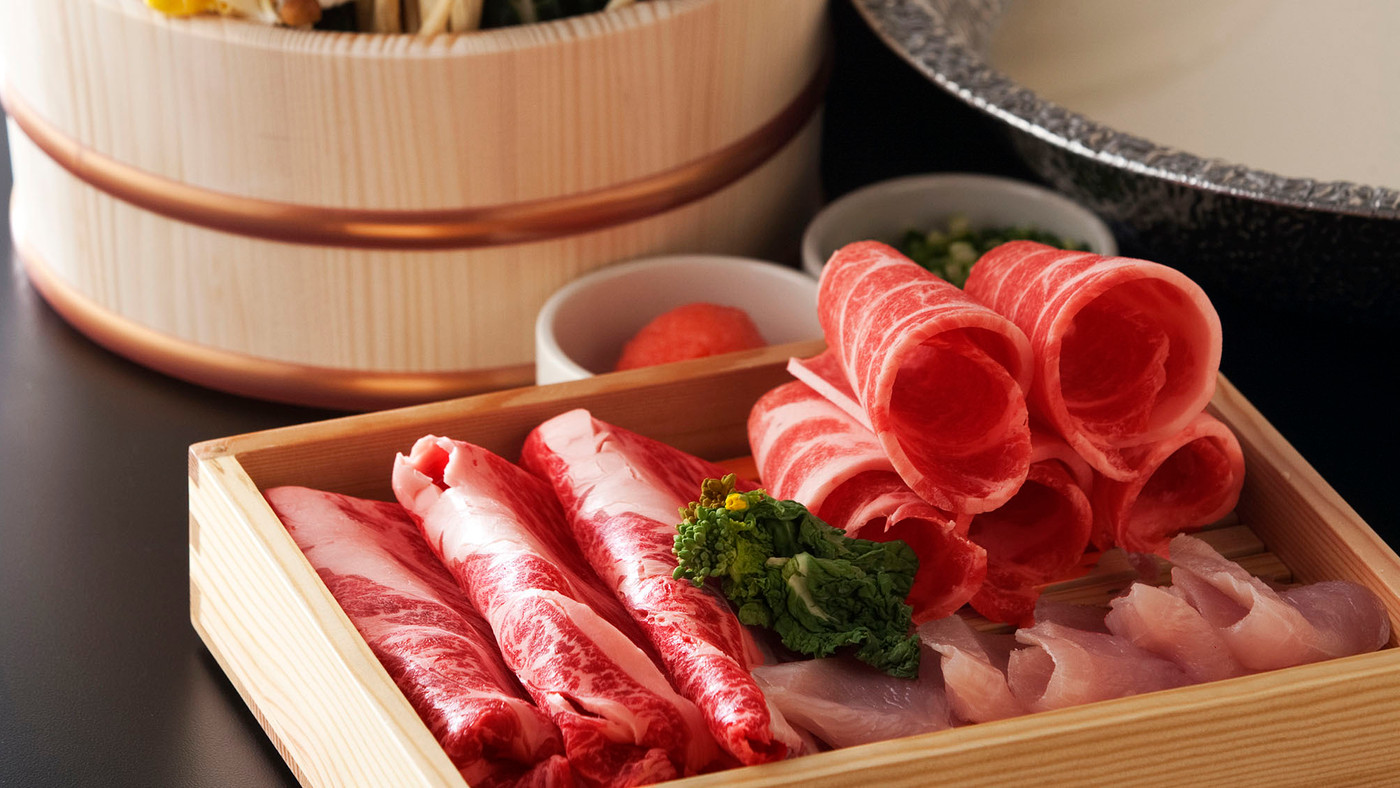 夕食は個室ダイニングで2人だけでお祝い3931559