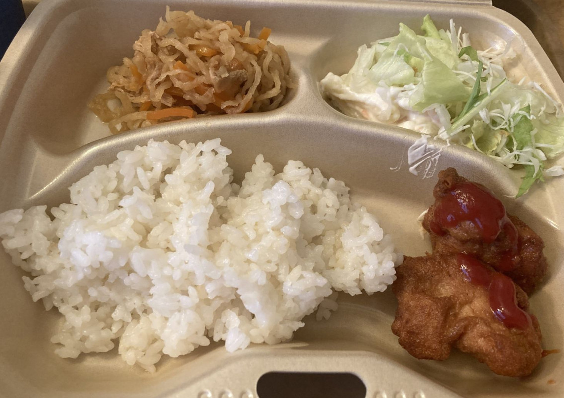 無料モーニング。座席が少なかったのでパックにして部屋で食した