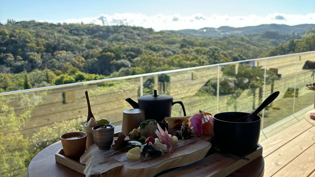 2階デッキでいただくのも◎ / 4