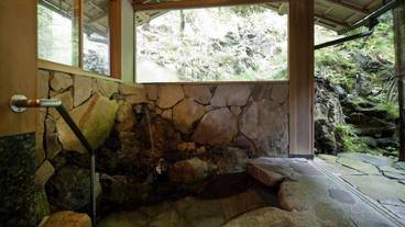 初音 石造りの露天風呂 / 7