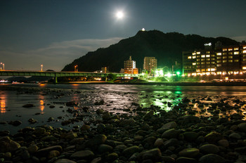 The hot springs were discovered about 1,300 years ago! A small onsen resort on the banks of Mount Kinka3385781